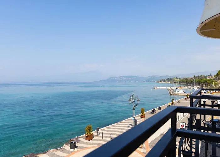 La Vista Postcard Hotel