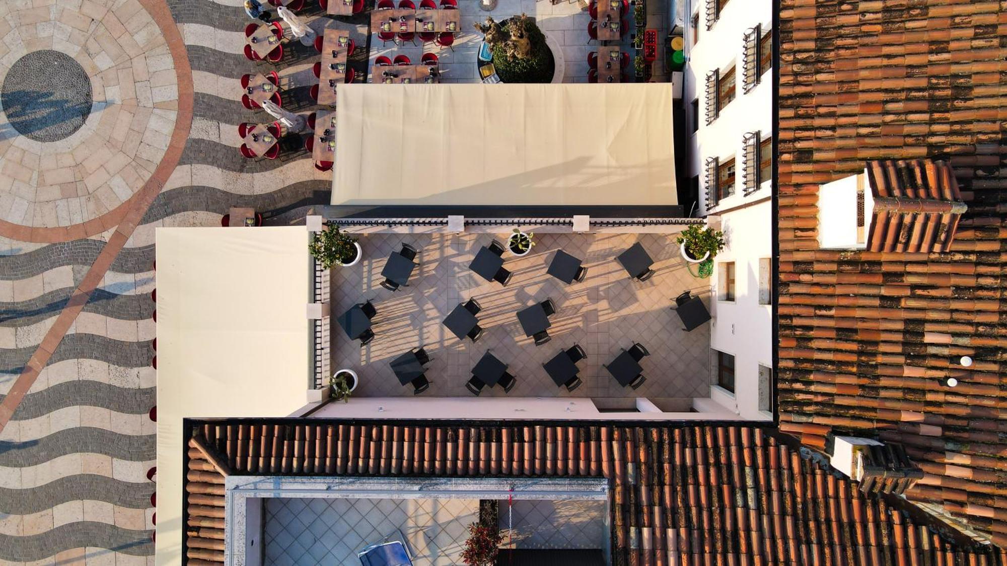 La Vista Postcard Hotel