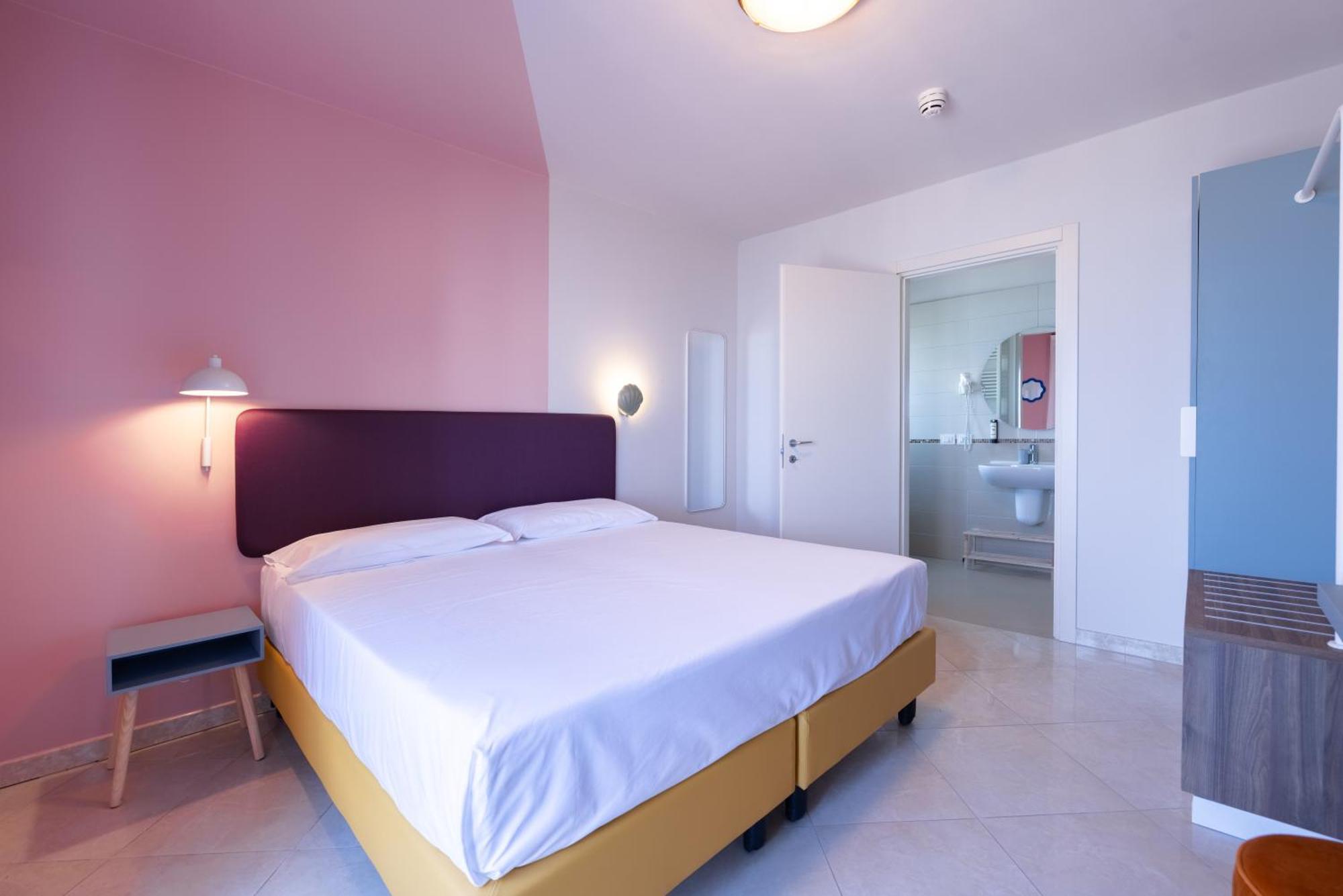 Hotel La Vista Postcard Lazise