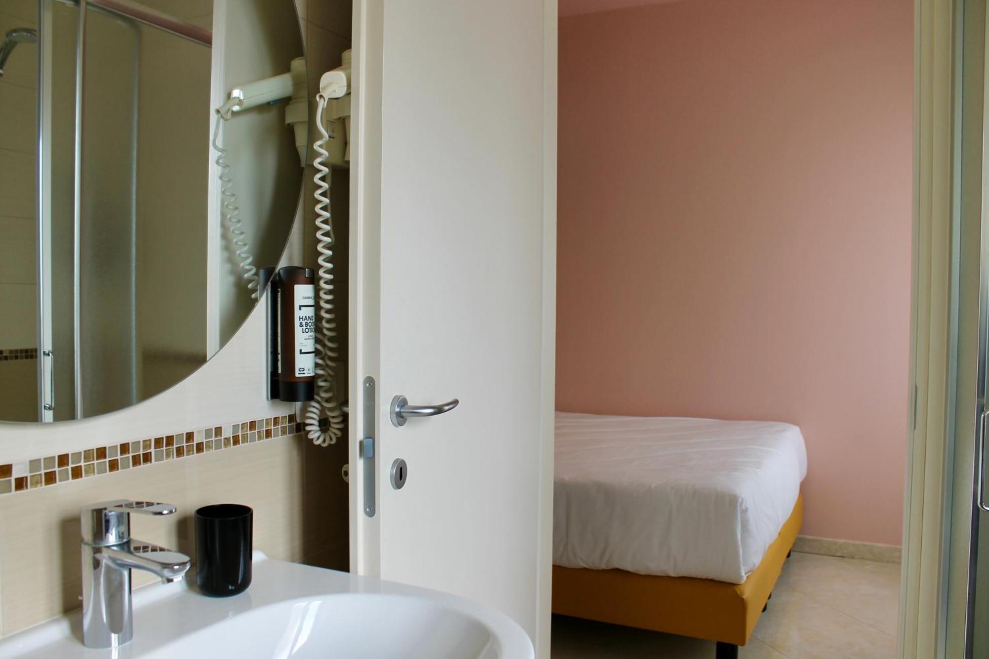 Miralago Hotel